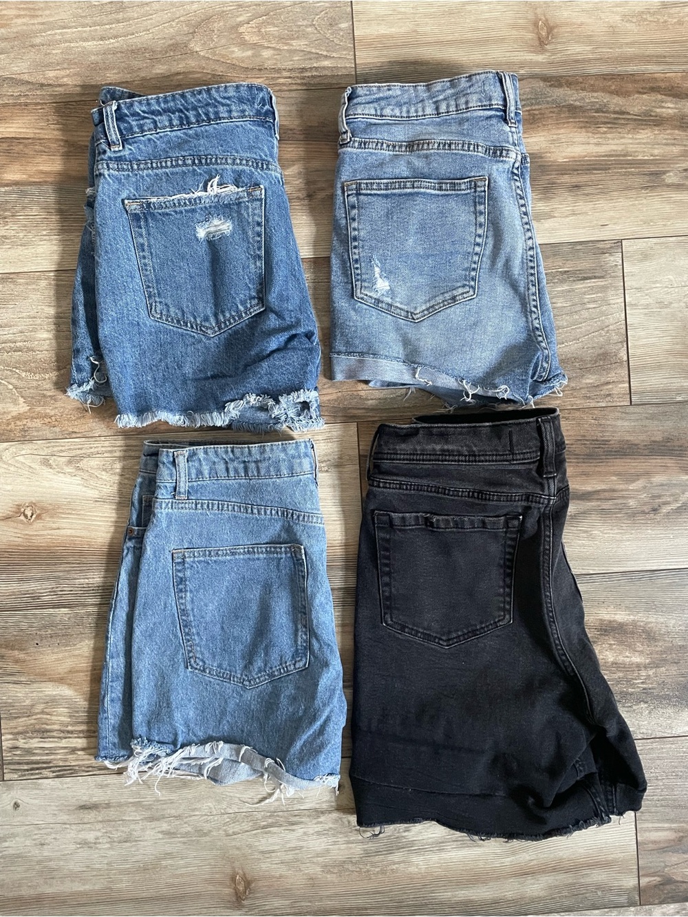 Bundle of 4 Jean shorts!